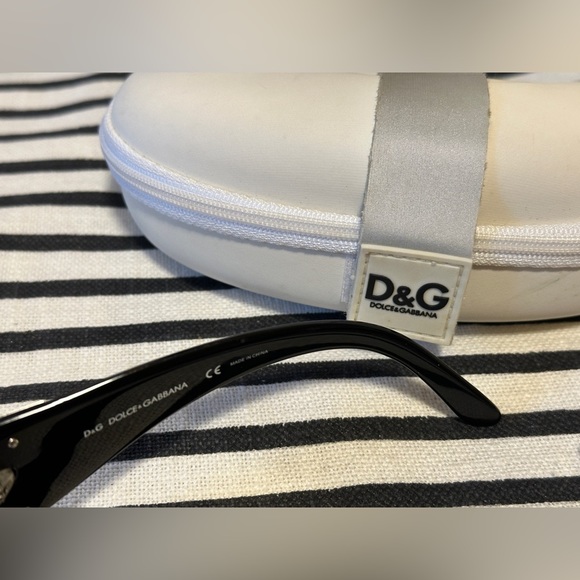 LIGHTLY used DOLCE AND GABBANA black sunglasses. ORIGINAL box included. - Picture 5 of 9